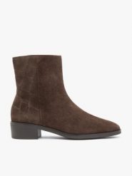 Brązowe botki w print skóra krokodyla. Brązowe botki damskie Ryłko, bez wzorów, ze skóry, eleganckie, za kostkę, bez obcasa, na obcasie, bez zapięcia. Za 449.99 zł.