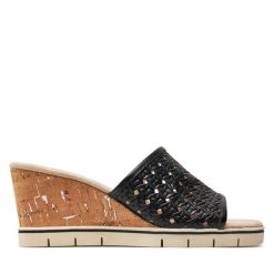 Klapki Caprice. Czarne klapki damskie Caprice, bez wzorów, bez obcasa, bez zapięcia. Za 189.99 zł.