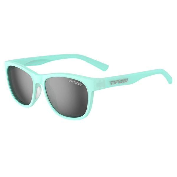 Okulary przeciwsłoneczne Tifosi Swank Polarized. Niebieskie okulary przeciwsłoneczne damskie TIFOSI. W wyprzedaży za 184.50 zł.