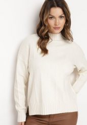 Jasnobeżowy Sweter z Półgolfem z Ozdobnym Wzorem na Dzianinie Kirtana. Brązowe swetry nierozpinane damskie Born2be, na zimę, m, bez wzorów, z dzianiny, bez kołnierzyka, bez ramiączek. Za 49.99 zł.