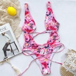 Jednoczęściowy strój kąpielowy z wycięciami na plażę i basen Rhonda. Stroje kąpielowe damskie Intica, m, bez wzorów, z materiału. Za 129.00 zł.