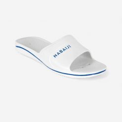 Klapki basenowe męskie Nabaiji 100 Plus. Białe klapki męskie Decathlon, bez wzorów, z materiału, bez zapięcia. Za 49.99 zł.