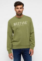 Męska bluza nierozpinana Mustang Style Clio Loden Green 1015917 6353. Zielone bluzy męskie Mustang, m, bez wzorów, bez ramiączek, bez kaptura. Za 149.99 zł.