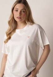 Biały Bawełniany T-shirt z Serduszkiem i Ozdobnymi Łańcuszkami Jynorin. Białe t-shirty damskie Born2be, l, z aplikacjami, z bawełny, eleganckie, bez kołnierzyka, bez ramiączek. Za 69.99 zł.