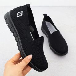 Półbuty sportowe damskie wsuwane czarne Potocki 16327. Czarne obuwie sportowe damskie POTOCKI, bez wzorów, z materiału, bez zapięcia. Za 54.00 zł.