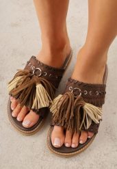 Ciemnobrązowe Klapki VICES na Płaskiej Podeszwie w Stylu Boho z Frędzlami Averathla. Brązowe klapki damskie Renee, na lato, z aplikacjami, z denimu, boho, bez obcasa, na płaskiej podeszwie, bez zapięcia. Za 119.99 zł.