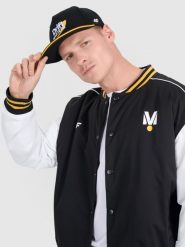 4F Czapka z daszkiem trucker snapback 4F x Drift Masters - czarna S/M. Czarne czapki damskie 4F, na lato, bez wzorów, z bawełny, eleganckie. Za 129.99 zł.