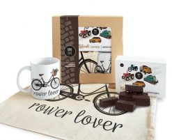 Damka — paczka (Zawartość paczki: bluza, torba, kubek, słodycze; Rozmiar koszulki / bluzy: M; Kolor koszulki / bluzy: szary; Rodzaj nadruku: Damka). Szare bluzy damskie nikiniki, m, bez wzorów, z bawełny, bez ramiączek, bez kaptura. Za 259.00 zł.