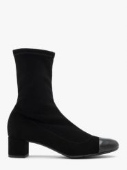 Czarne botki z lakierowanym noskiem. Czarne botki damskie Ryłko, bez wzorów, z nubiku, z okrągłym noskiem, bez obcasa, na obcasie, bez zapięcia. Za 399.99 zł.