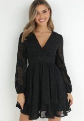 Czarna Sukienka Iolippe. Czarne sukienki damskie Born2be, s, bez wzorów, z materiału, bez kołnierzyka, bez ramiączek, maxi, kopertowe. Za 149.99 zł.