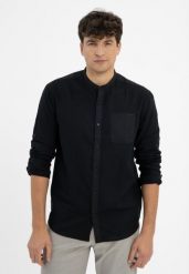 Bawełniana koszula, Regular Fit, K-BASTO. Czarne koszule męskie Volcano, m, bez wzorów, z bawełny, klasyczne, bez kołnierzyka, bez ramiączek. Za 149.99 zł.