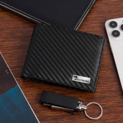 Męski portfel skórzany klasyczny RFiD duży czarny carbon premium Beltimore P01. Czarne portfele męskie bez wzorów. Za 67.99 zł.