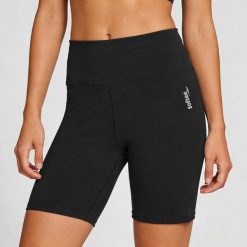 Krótkie legginsy Softee Session w kolorze czarnym. Czarne legginsy damskie Softee, bez wzorów, z elastanu. Za 160.99 zł.
