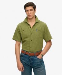 Superdry Krótka koszula teksturowana The Merchant Store – Relaxed fit. Zielone koszule damskie Superdry, m, bez wzorów, z bawełny, klasyczne, bez kołnierzyka, bez ramiączek. Za 343.05 zł.