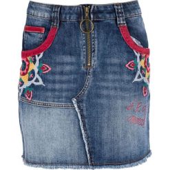 Desigual spódnica damska Zita, 32, niebieska. Niebieskie spódnice damskie Desigual, bez wzorów, z jeansu. W wyprzedaży za 277.00 zł.