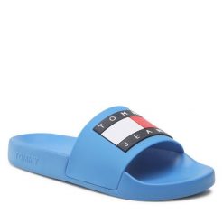Klapki Tommy Jeans. Niebieskie klapki damskie Tommy Jeans, bez wzorów, z jeansu, bez obcasa, bez zapięcia. Za 129.99 zł.