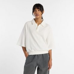 Koszulka damska New Balance WT611044SST – biała. Białe bluzki damskie New Balance, s, z aplikacjami, z bawełny, bez kołnierzyka, bez ramiączek. Za 259.99 zł.