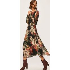 Answear - Sukienka. Sukienki damskie ANSWEAR, na co dzień, l, bez wzorów, z materiału, casualowe, bez kołnierzyka, bez ramiączek, maxi, proste. Za 199.90 zł.