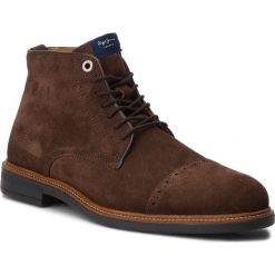 Trzewiki PEPE JEANS - Axel Boot PMS50169 Dk Brown 898. Brązowe botki męskie Pepe Jeans, bez wzorów, z jeansu, bez obcasa, bez zapięcia. W wyprzedaży za 309.00 zł.