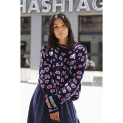 Sweter w cętki bk029. Białe swetry nierozpinane damskie BEE, m, bez wzorów, klasyczne, bez kołnierzyka, bez ramiączek. Za 129.00 zł.