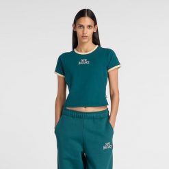 Koszulka damska New Balance WT61Y33QAAV – zielona. Zielone bluzki damskie New Balance, l, bez wzorów, z bawełny, eleganckie, bez kołnierzyka, bez ramiączek. Za 169.99 zł.