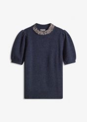 Sweter z aplikacją ze sztrasów. Niebieskie swetry nierozpinane damskie bonprix, z aplikacjami, z dzianiny, bez kołnierzyka, bez ramiączek. Za 127.99 zł.