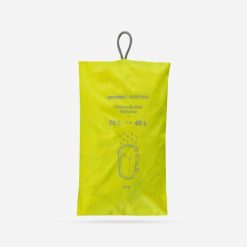 Pokrowiec przeciwdeszczowy na plecak 20/40 l. Zielone plecaki damskie QUECHUA, bez wzorów, z materiału, sportowe. Za 34.99 zł.