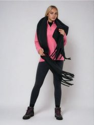 Szalik z frędzlami - czarny. Czarne szaliki damskie Sinsay, bez wzorów. Za 35.99 zł.