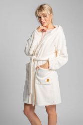 Puszysty pluszowy szlafroczek z kapturem ecru. Szlafroki damskie Sukienki.shop, l, z aplikacjami, bez ramiączek, z kapturem. Za 129.00 zł.