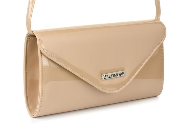 Lakierowana kopertówka beżowa BELTIMORE M78. Brązowe torebki do ręki damskie bez wzorów, z lakierowanej skóry, małe, lakierowane, bez dodatków. Za 81.30 zł.
