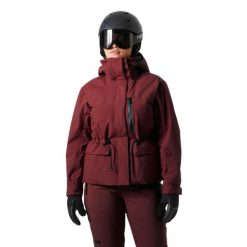 Damska kurtka narciarska Helly Hansen Nora 2.0. Czerwone kurtki sportowe damskie Helly Hansen, na zimę, bez wzorów, bez ramiączek, bez kaptura, narciarskie. W wyprzedaży za 1,322.00 zł.