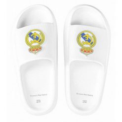 Real Madryt klapki junior beach pool flip flops white EVA białe. Białe klapki męskie REAL MADRID, bez wzorów, bez zapięcia. Za 89.00 zł.