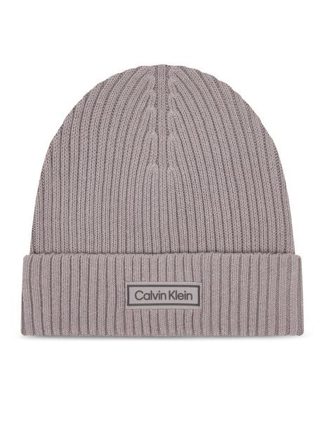 Calvin Klein Czapka Patch Chunky LV04D8053G Szary. Szare czapki damskie Calvin Klein, na zimę, bez wzorów, z bawełny. Za 119.99 zł.