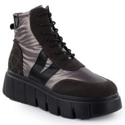 Botki damskie na grubej podeszwie brązowe Vinceza 26-58562. Brązowe botki damskie VINCEZA, bez wzorów, ze skóry ekologicznej, bez obcasa, bez zapięcia. Za 104.00 zł.