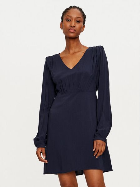 ONLY Sukienka codzienna Nova 15331918 Granatowy Regular Fit. Niebieskie sukienki damskie ONLY, na co dzień, s, bez wzorów, z wiskozy, bez kołnierzyka, bez ramiączek, proste. Za 79.99 zł.