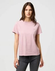 DAMSKA KOSZULKA WRANGLER SIGN OFF TEE KEEPSAKE LILAC 112370740. Bluzki damskie Wrangler, m, bez wzorów, bez kołnierzyka, bez ramiączek. Za 89.99 zł.