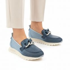 Półbuty damskie Hispanitas, ze skóry naturalnej z tekstylnymi wstawkami z siateczki i wsuwanym krojem, niebieskie, SHV264834 Sumatra-V26 Celeste Bole. Niebieskie półbuty damskie Hispanitas, bez wzorów, ze skóry, bez obcasa, bez zapięcia. Za 629.00 zł.