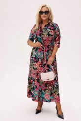 Czarna koszulowa sukienka Lola o długości MAXI w print orientalnych kwiatów PLUS SIZE XXL OVERSIZE JESIEŃ. Czarne sukienki damskie Moda Size Plus Iwanek, do pracy, na jesień, plus size, bez wzorów, z materiału, biznesowe, bez kołnierzyka, plus size, bez ramiączek, maxi, dopasowane. Za 329.90 zł.