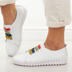 Białe skórzane półbuty damskie Vinceza 95376. Białe półbuty damskie VINCEZA, na lato, bez wzorów, z jeansu, biznesowe, z okrągłym noskiem, bez obcasa, bez zapięcia. W wyprzedaży za 197.10 zł.