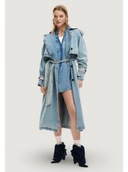 Desigual Trencz Vio 26SWED17 Niebieski Regular Fit. Niebieskie płaszcze damskie Desigual, l, bez wzorów, z bawełny, bez kołnierzyka, bez kaptura. Za 1,179.00 zł.