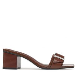 Klapki Calvin Klein. Brązowe klapki damskie Calvin Klein, bez wzorów, bez obcasa, bez zapięcia. Za 439.99 zł.