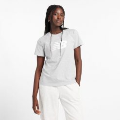 Koszulka damska New Balance WT43582AG – szara. Szare koszulki sportowe damskie New Balance, l, bez wzorów, z materiału, bez ramiączek. Za 119.99 zł.