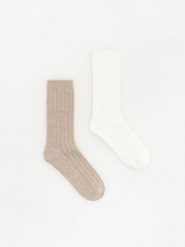 Długie skarpety 2 pack - brązowy. Brązowe skarpetki damskie Reserved, bez wzorów. Za 39.99 zł.