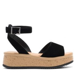 Sandały Lasocki. Czarne sandały damskie Lasocki, bez wzorów, bez obcasa, na koturnie, bez zapięcia. Za 117.99 zł.