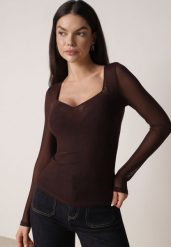 Ciemnobrązowa Bluzka Siateczkowa z Wiskozą z Długim Rękawem i Dekoltem w Serce Elanne. Brązowe bluzki damskie Born2be, l, bez wzorów, z jeansu, eleganckie, bez kołnierzyka, bez ramiączek. Za 99.99 zł.