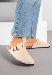 Beżowe Klapki Typu Chodaki z Ekozamszu Zdobione Sprzączką Amustana. Brązowe klapki damskie Renee, z aplikacjami, z jeansu, eleganckie, bez obcasa, na płaskiej podeszwie, bez zapięcia. W wyprzedaży za 74.99 zł.