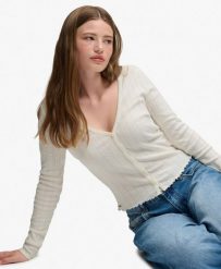 Superdry Kardigan Athletic Essential Pointelle z bawełny organicznej – OFF WHITE. Białe kardigany damskie Superdry, w ażurowe wzory, z bawełny, bez kołnierzyka. Za 135.60 zł.