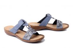 RIEKER 608K2-12 blue, klapki damskie. Niebieskie klapki damskie Rieker, na lato, bez wzorów, bez obcasa, bez zapięcia. Za 254.92 zł.