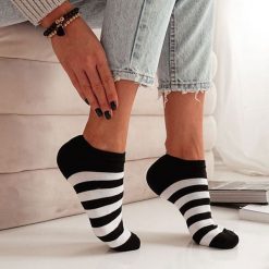 Stopki damskie w grube czarne paski (model 935). Czarne skarpetki damskie Milena, bez wzorów, z bawełny. Za 14.90 zł.