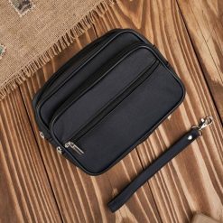 Saszetka męska skórzana do ręki praktyczna pojemna czarna Abruzzo ABR-13. Czarne saszetki i nerki męskie ze skóry, do ręki, małe. Za 99.99 zł.